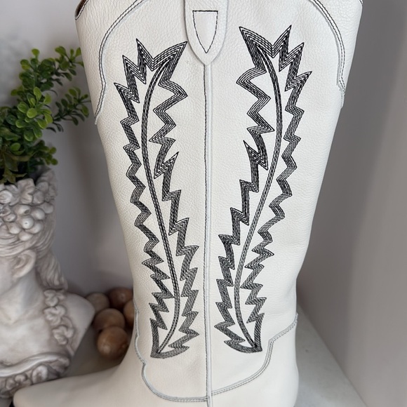 Marc Fisher Roselle Western Boot Chic Cream Sz 8.5 NWOB - Picture 7 of 9